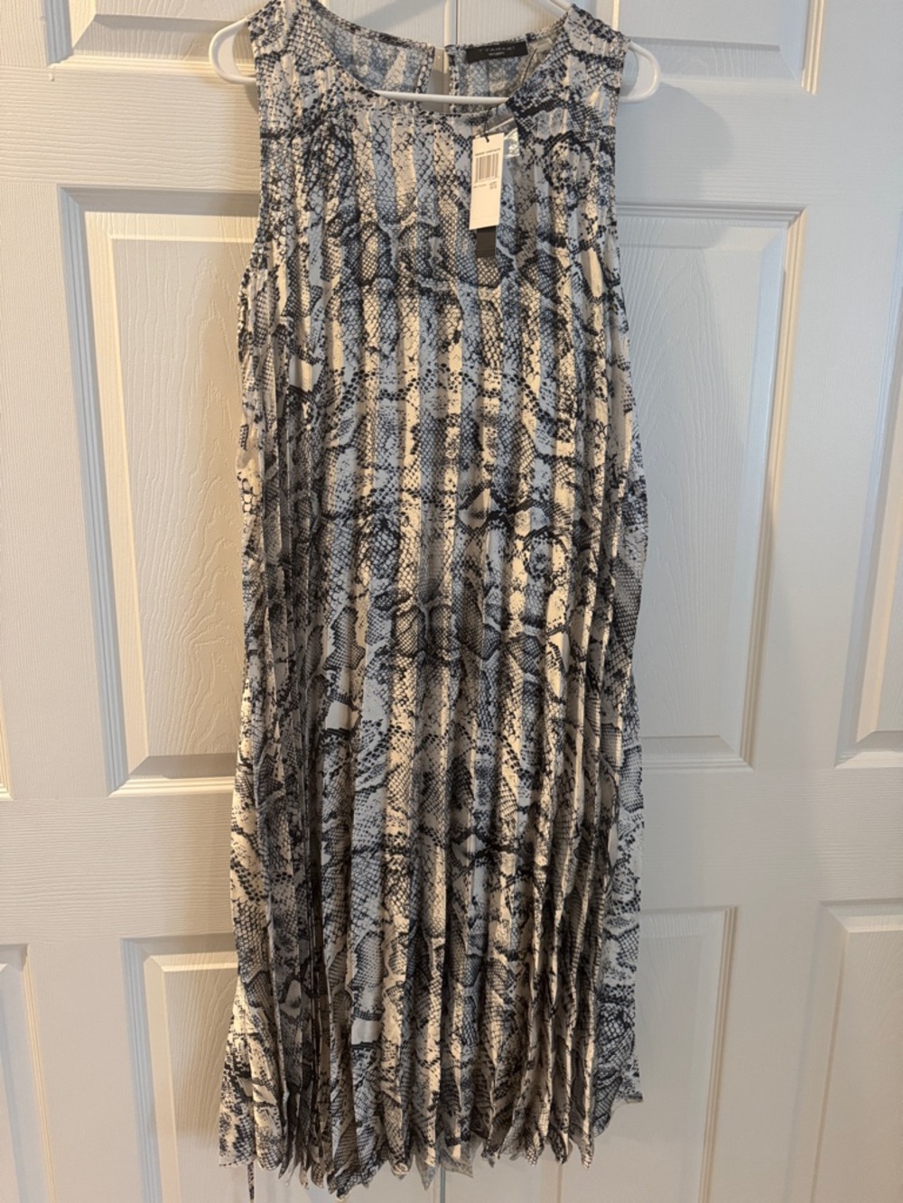Tahari 1X NWT Sleeveless Black & White Printed Pleated Midi Dress